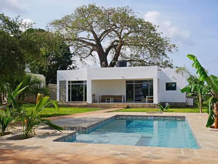 4 U Luxury Bungalows Diani Diani Beach Eksteriør bilde