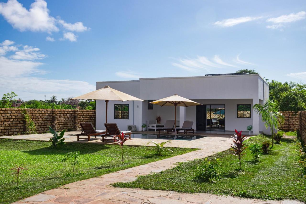 4 U Luxury Bungalows Diani Diani Beach Eksteriør bilde