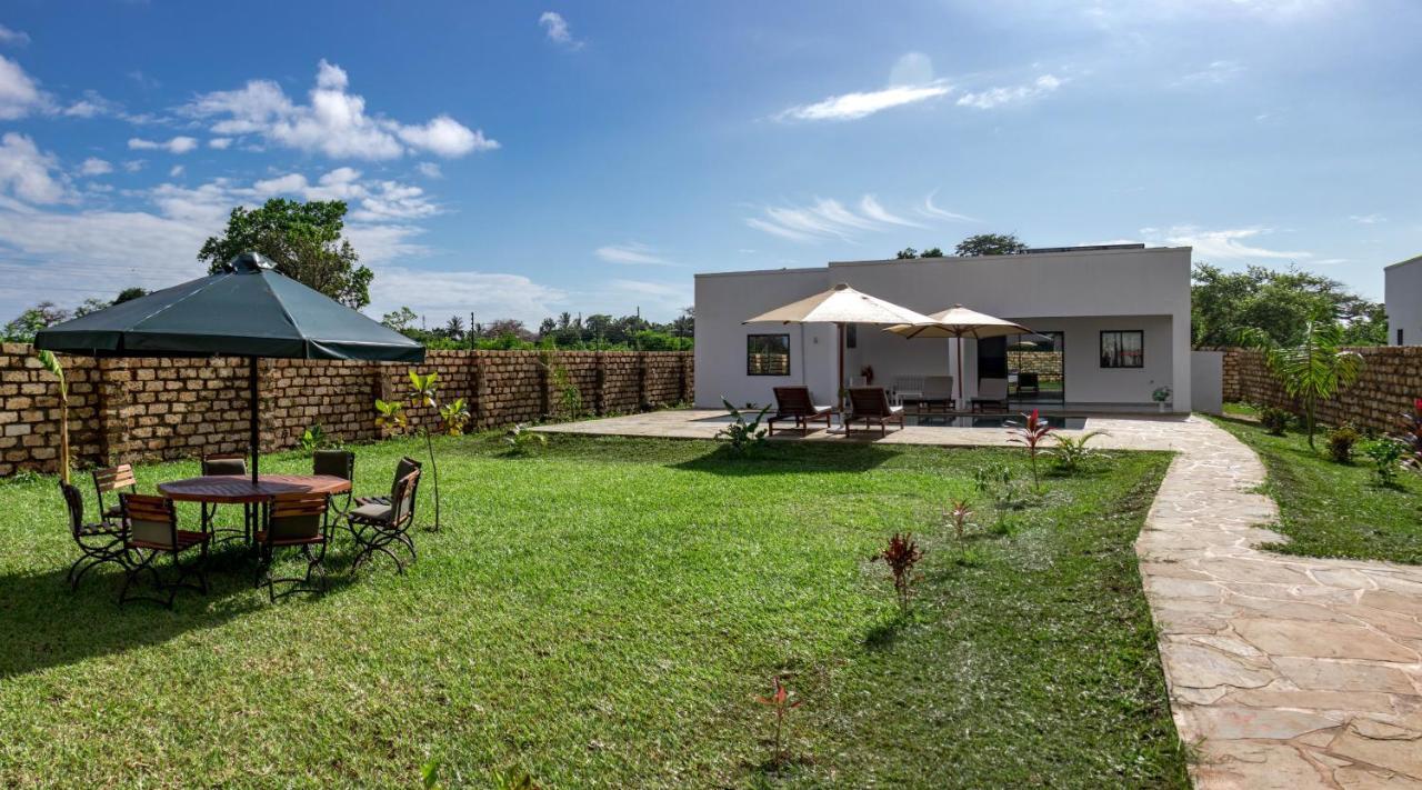 4 U Luxury Bungalows Diani Diani Beach Eksteriør bilde
