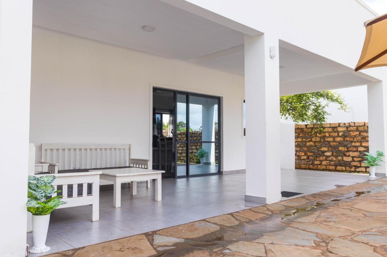 4 U Luxury Bungalows Diani Diani Beach Eksteriør bilde
