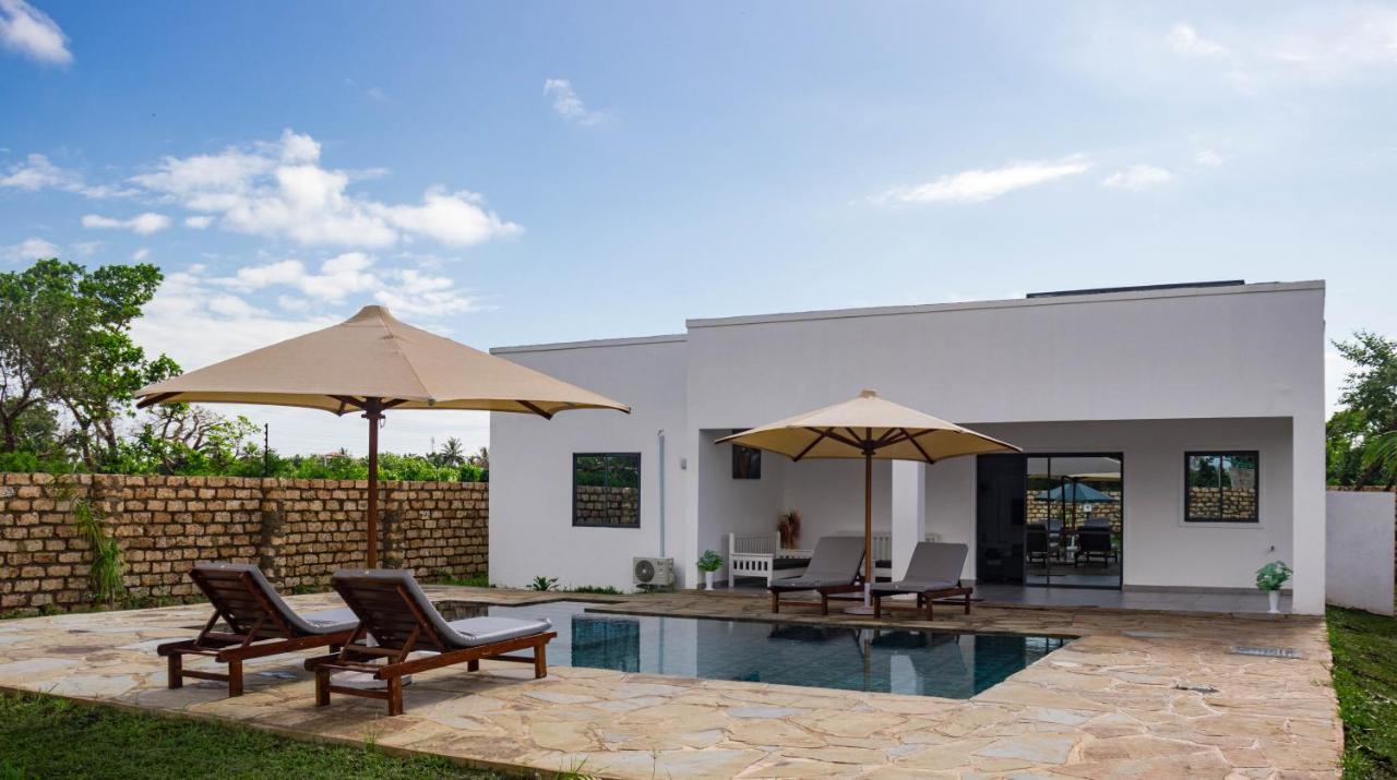 4 U Luxury Bungalows Diani Diani Beach Eksteriør bilde